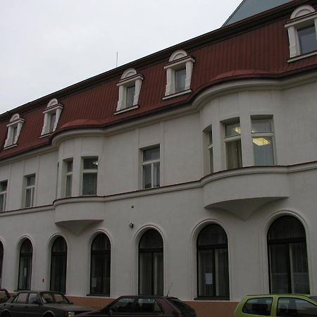 Hotel Mrazek パルドゥビツェ エクステリア 写真